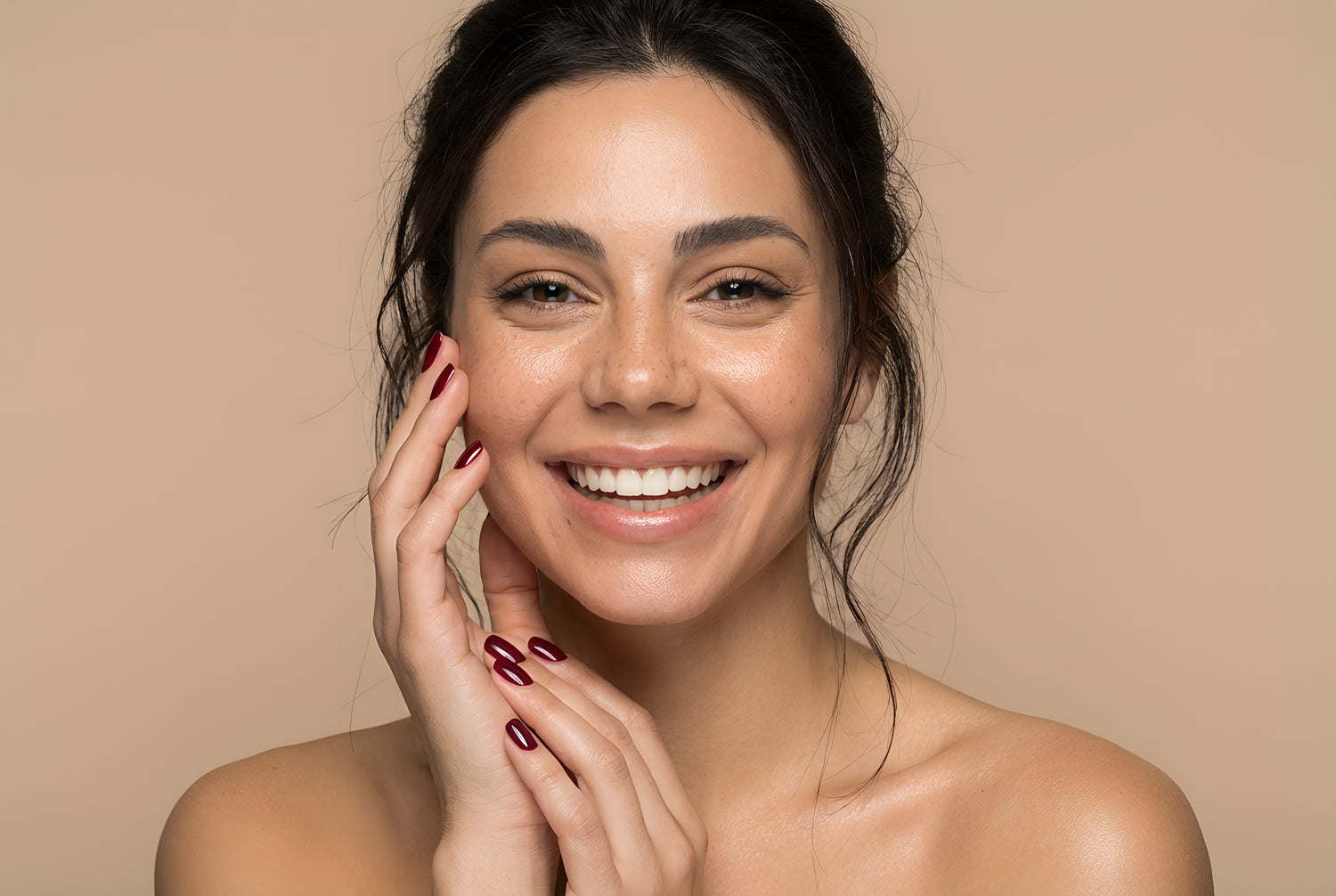 Woman_with_beautiful_gel_nails